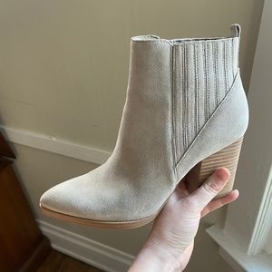 MARC FISHER ALVA POINTY TOE BOOTIE: Light Natural Suede, Size 7.5